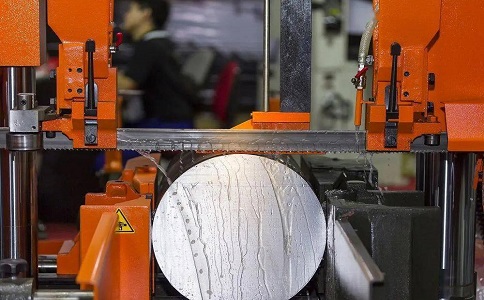 江阳立式金属带锯床切削出现跑带故障解决方法！